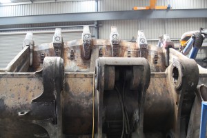 Hitachi EX3600 Bucket Rebuild